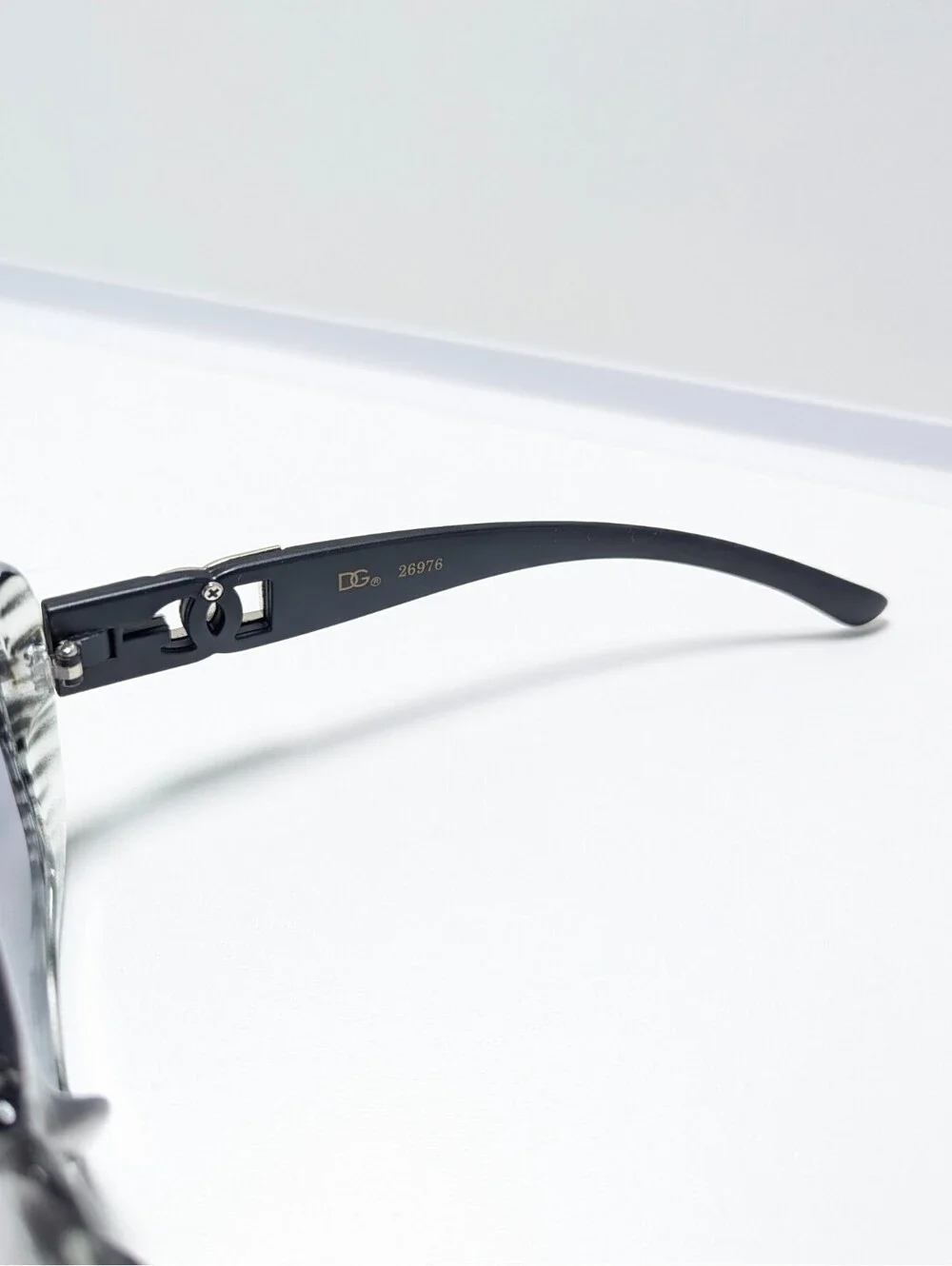 DG 26976 Womens White Leopard Sunglasses Purple Gradient Lens